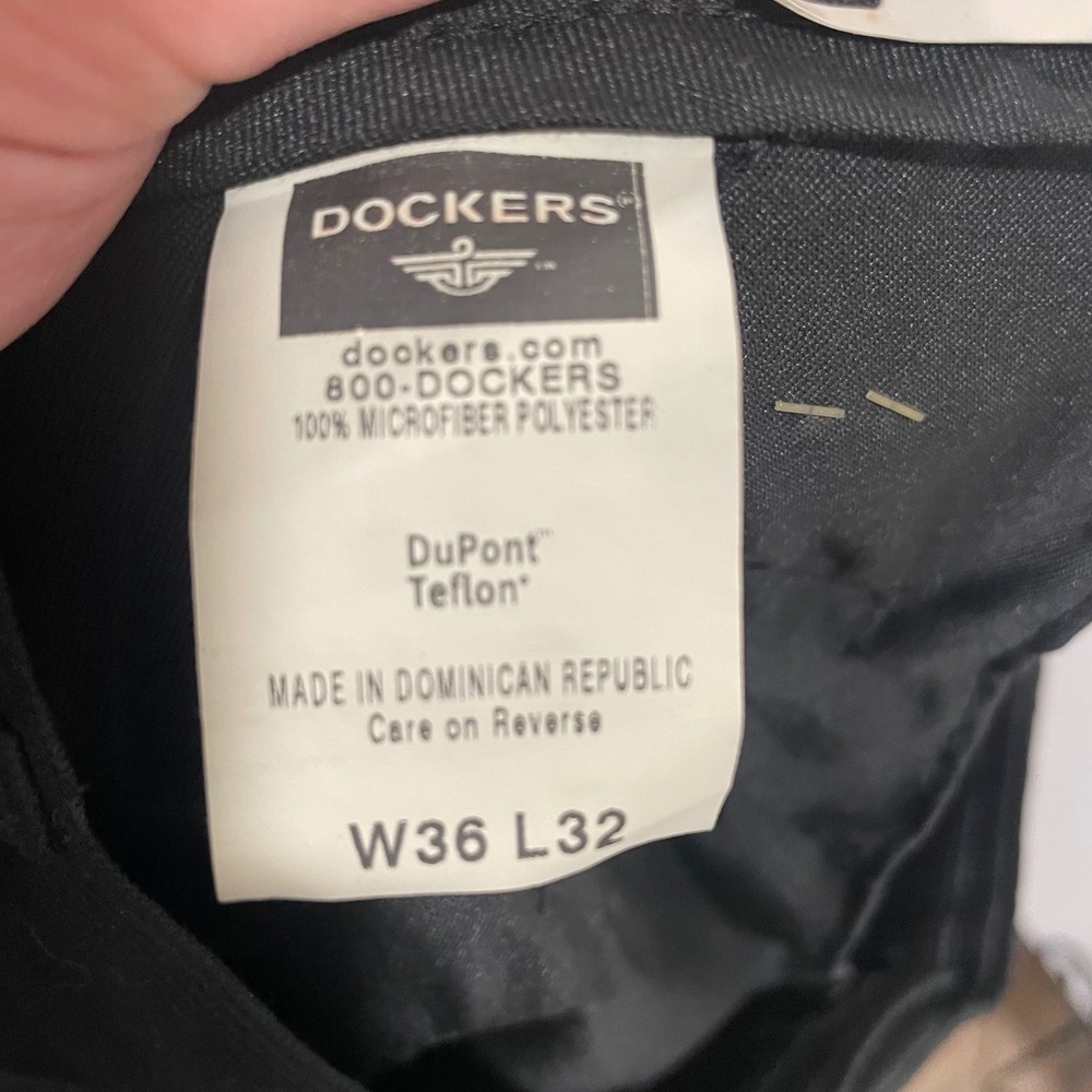 Dockers GoKhaki Stain Defender Mens 36x32 Black Pleated Cuffed Relaxed Pants NEW - Picture 7 of 8